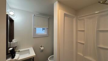 SĂšche-cheveux, serviettes fournies, savon, papier toilette