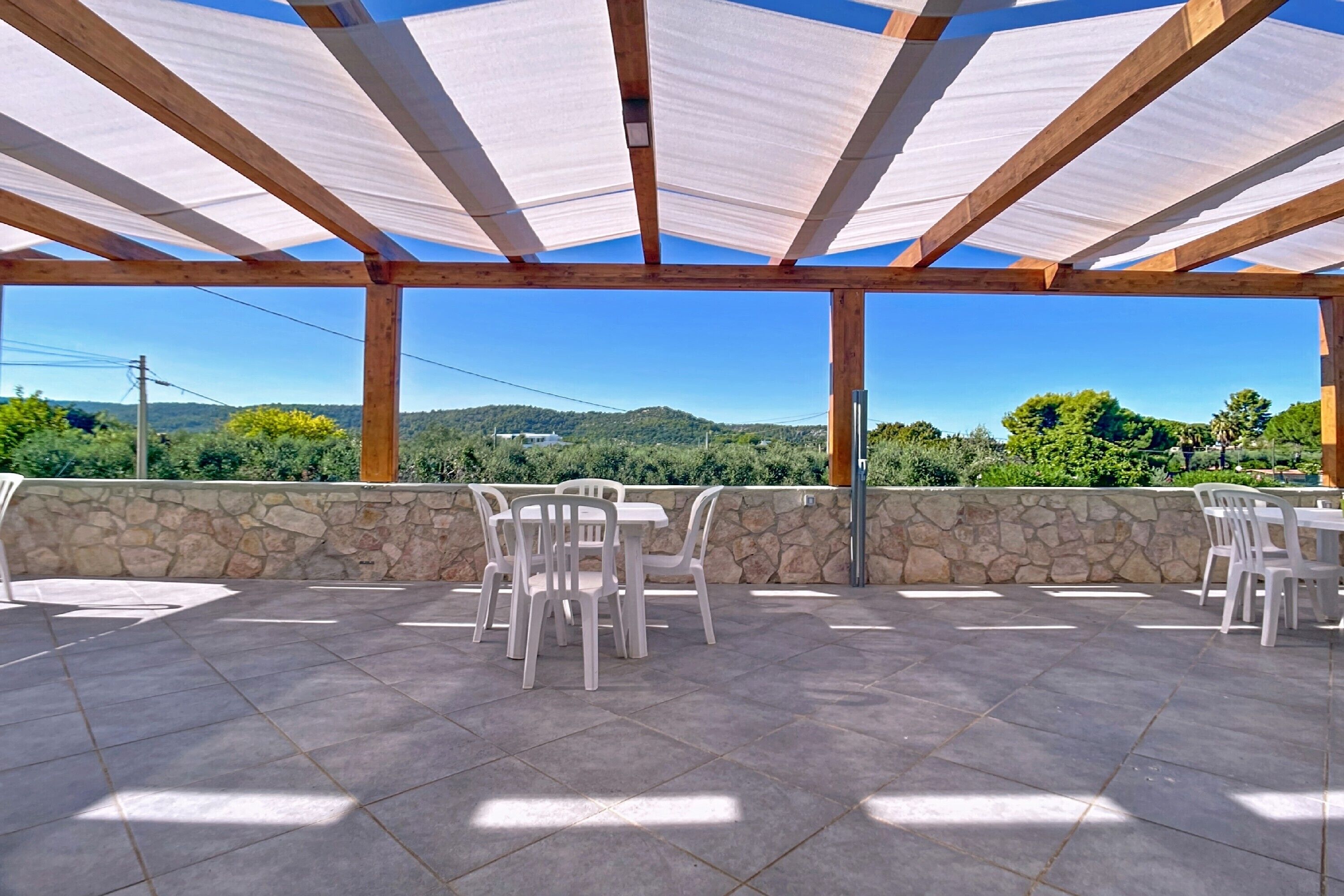 屋外ダイニングエリア