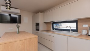 Refrigerador, microondas, horno y lavavajillas 