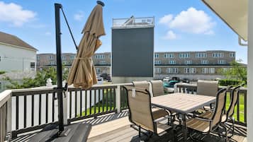 House, 3 Bedrooms | Outdoor dining