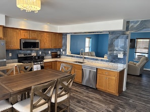 House, 3 Bedrooms | Private kitchen