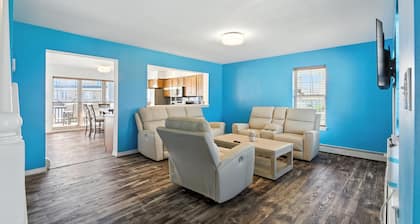 Stylish 3br Retreat Walk To Beach & Boardwalk 3 Bedroom Home