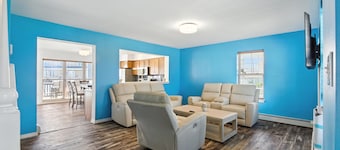 Stylish 3br Retreat Walk To Beach & Boardwalk 3 Bedroom Home