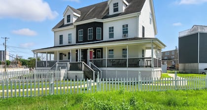 Stylish 3br Retreat Walk To Beach & Boardwalk 3 Bedroom Home