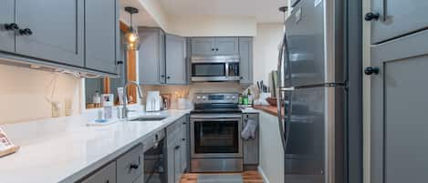 Appart'hôtel, 3 chambres | Cuisine privée | Réfrigérateur, four, cafetière/bouilloire, grille-pain