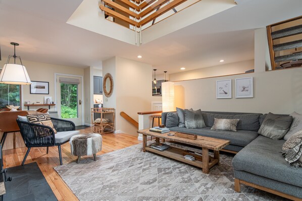 Condo, 3 Bedrooms | Living area