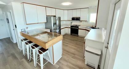 Salty Haven - Endless Views - Beachfront & Pool - 7BR