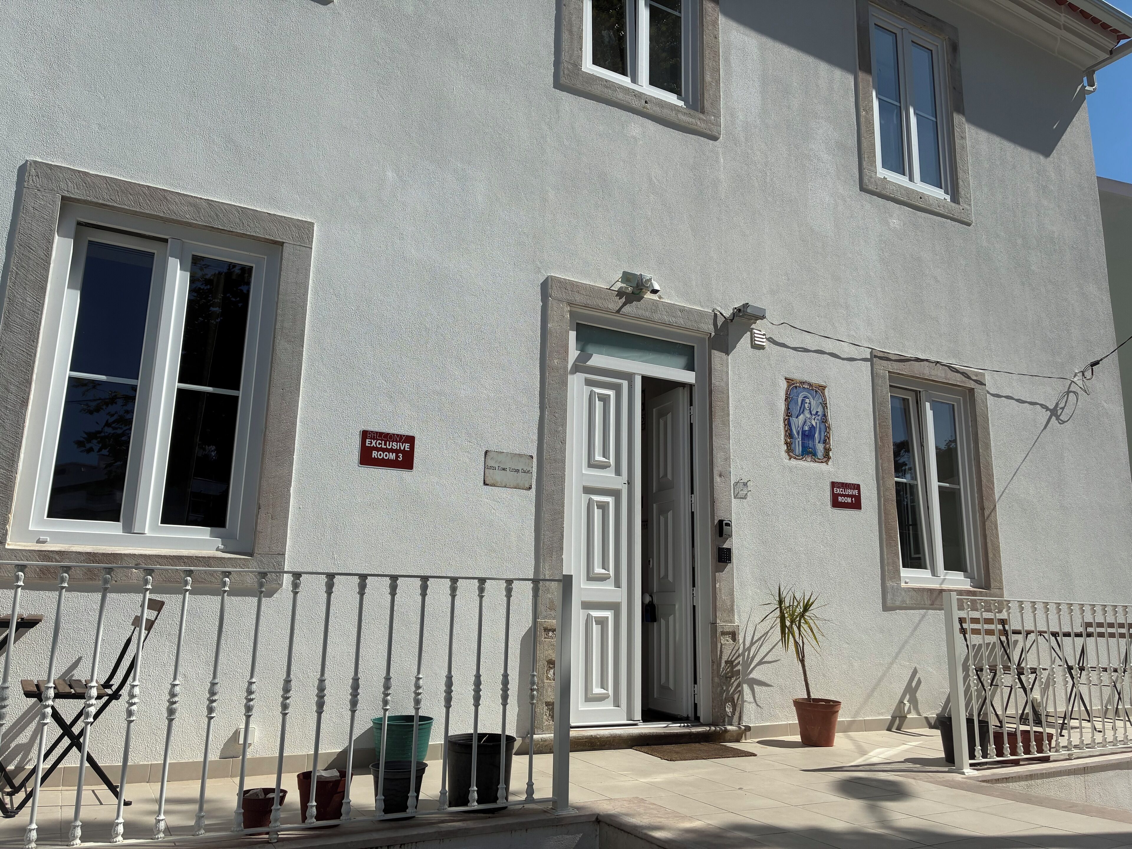 Photo - Sintra Flower Vintage Chalet