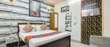 Deluxe Room | Individually decorated, individually furnished, desk, laptop workspace