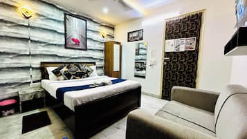 Luxury Room | Desk, laptop workspace, free WiFi
