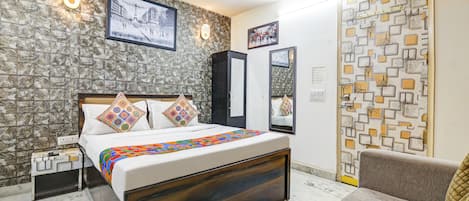 Luxury Room | Individually decorated, individually furnished, desk, laptop workspace