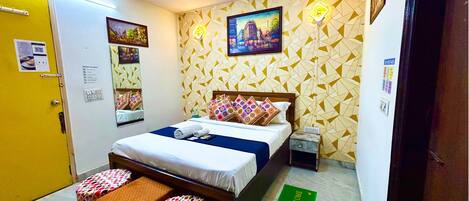 Luxury Room | Desk, laptop workspace, free WiFi