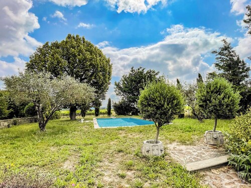La Pause dans les vignes. near Mont Ventoux, Orange, Vaison and Grignan