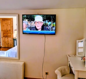 1 habitación, tabla de planchar con plancha, wifi y ropa de cama