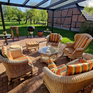 Terrace/patio - Apartment 'Im Ferienhaus Sükow' with Terrace, Garden and Wi-Fi (Perleberg)