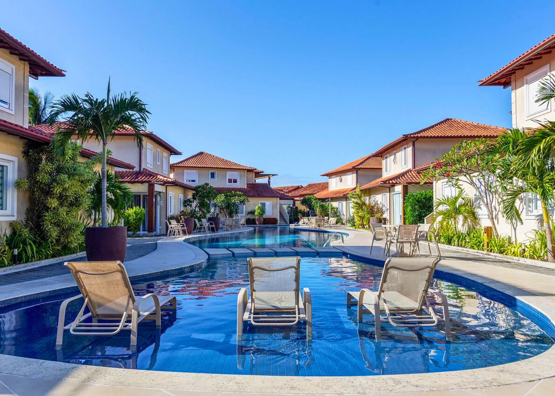 Piscina all'aperto, con ingresso dalle 09:00 alle 18:00, lettini