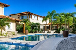 Deluxe House, 3 Bedrooms, Poolside | Pool | Outdoor pool, open 9:00 AM to 6:00 PM, sun loungers - Bz93 Casa 250m da praia de Geriba (Buzios)