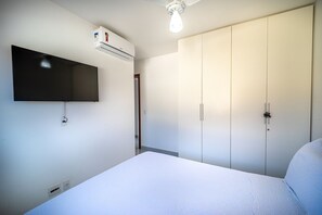 Deluxe House, 3 Bedrooms, Poolside