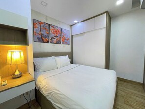 Caja de seguridad en la habitación y escritorio