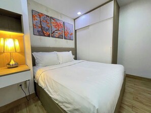 Caja de seguridad en la habitación y escritorio