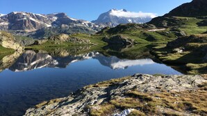 A mountain landscape with a clear lake reflecting the peaks. - Apartment Termignon Near Ski Slopes (Val-Cenis)