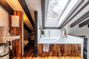 Chalet, Balcony, Courtyard View | Bathroom | Separate tub and shower, hair dryer, towels, soap - Villa Emanuel - Inspiringplaces Zermatt (Zermatt)
