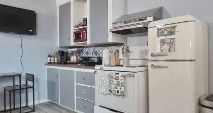 Chic & Sunny 1BR Hideaway - Apt 1