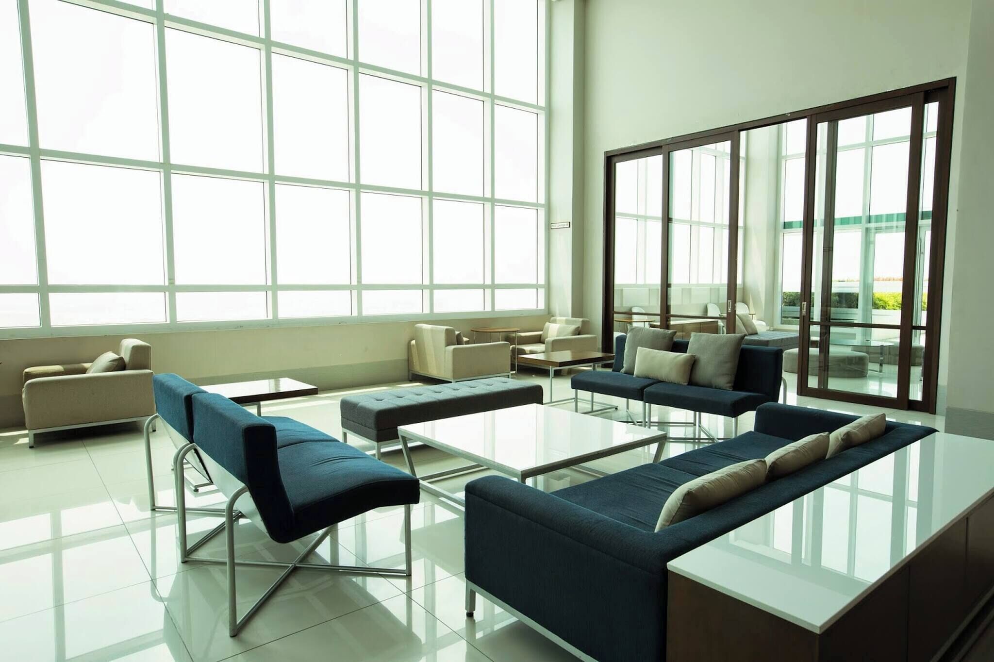 Apartamento, 1 habitación, accesible para personas con discapacidad, piscina privada | Sala de estar | Libros