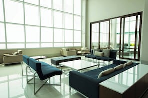 Condo, 1 Bedroom, Accessible, Private Pool | Living room | Books