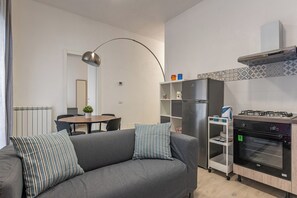 Apartment, 2 Schlafzimmer, Balkon | Eigene Küche | Kühlschrank, Ofen, Herdplatte, Kochgeschirr/Geschirr/Besteck
