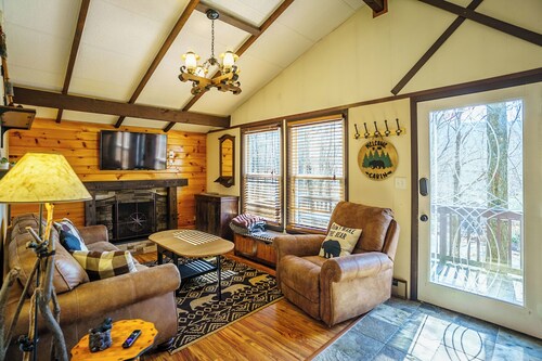 5 Mins to Ski Slopes & Restaurants Charming Beech Mountain Chalet 2BR + Loft