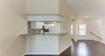 Beautiful Venice 3B/2B Condo on Golf Course