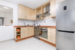 Micro-ondes, four, plaque de cuisson, lave-vaisselle