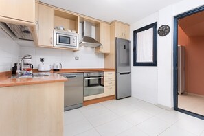 Mikrowelle, Ofen, Herdplatte, Geschirrspüler