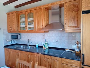 Microwave, oven, stovetop, coffee/tea maker