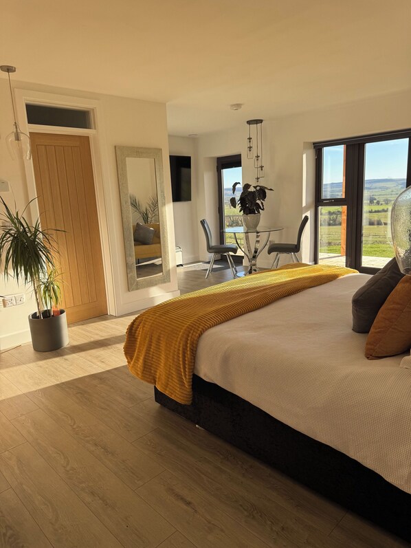 1 bedroom, iron/ironing board, free WiFi, bed sheets - SUPERIOR ACCOMMODATION WITH BREATHTAKING COUNTRYSIDE VIEWS (Glanton)