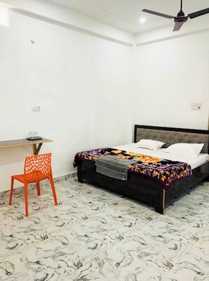Habitación doble Deluxe, aire acondicionado | Ropa de cama hipoalergénica y caja de seguridad en la habitación 