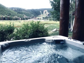 Bañera de hidromasaje al aire libre