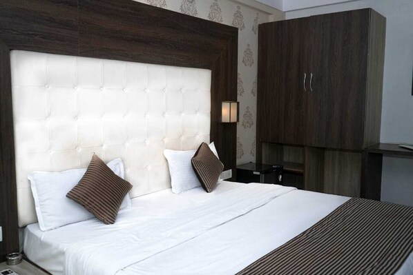 Luxury Double Room, City View | Free WiFi