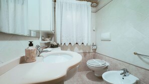 Dutxa, bidet i tovalloles 