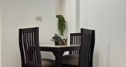 Luv- A Private Flat in White Town, Near Rock Beach