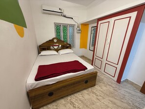 1 slaapkamer, een strijkplank/strijkijzer, wifi, beddengoed