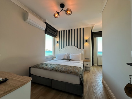 Deluxe Room | Desk, laptop workspace, free WiFi