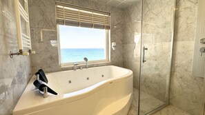 Luxury Room | Bathroom | Hair dryer, towels, soap, shampoo - Beyaz Ev Hotel Restaurant (Sinop)