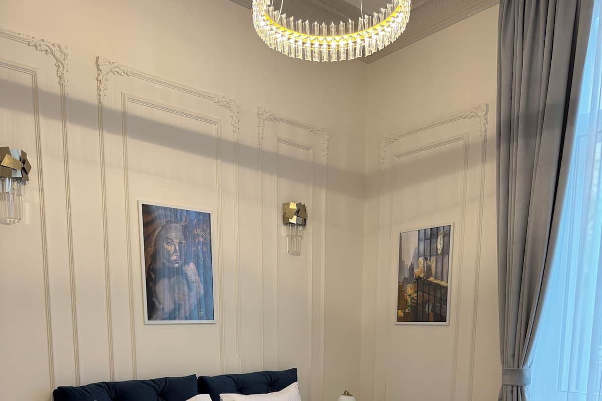 Double Room | In-room safe, iron/ironing board, free WiFi