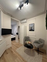 Room | In-room safe, iron/ironing board, free WiFi