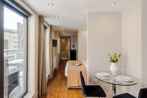 Fer et planche à repasser, Wi-Fi gratuit, draps fournis