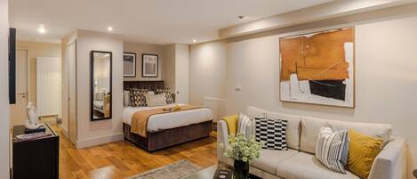 Een strijkplank/strijkijzer, gratis wifi, beddengoed