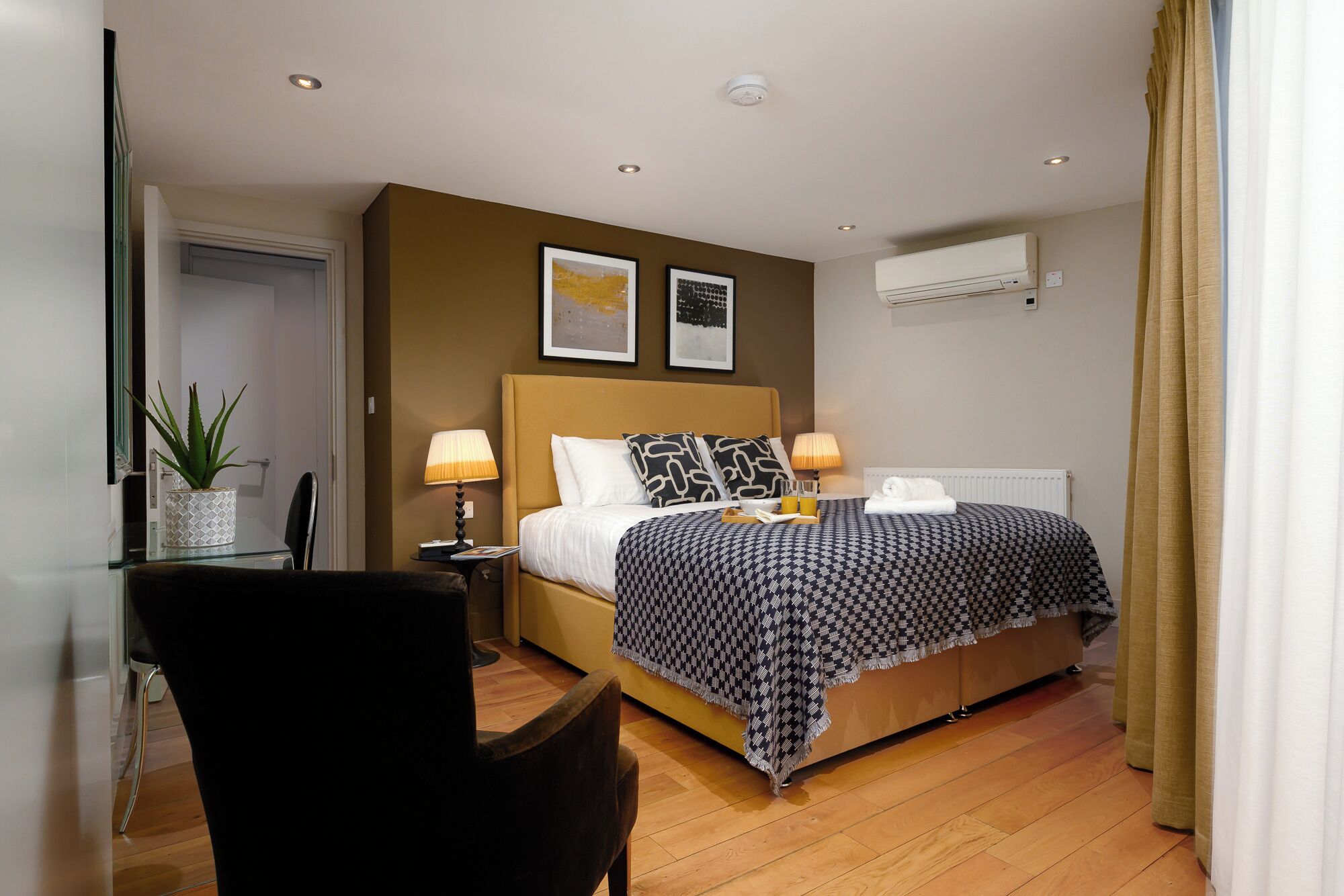 1 室のベッドルーム、アイロン / アイロン台、WiFi (無料)、ベッドシーツ