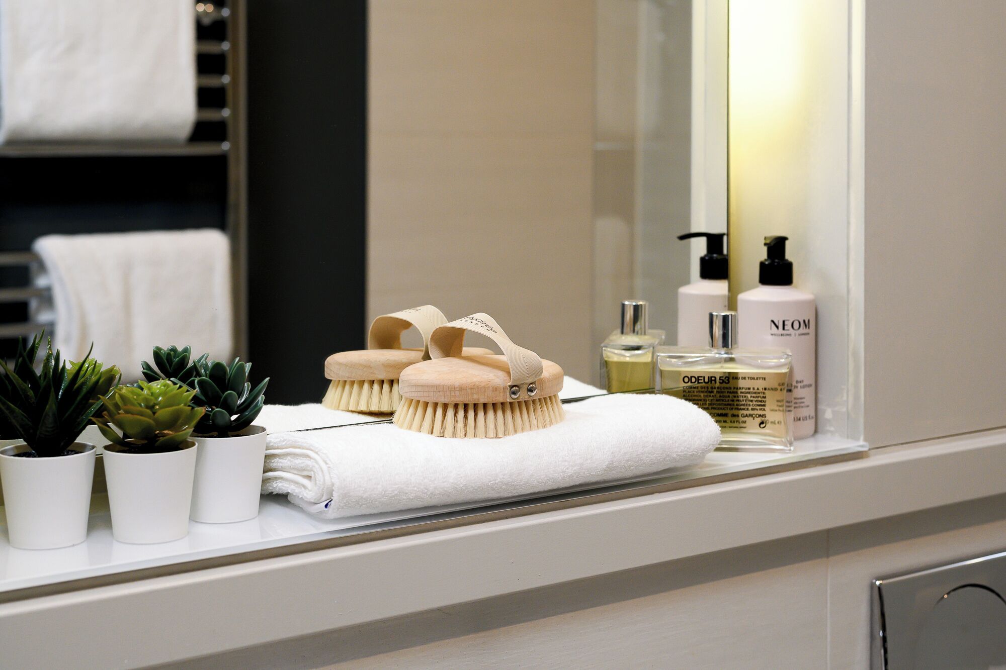 Dusj, hårføner og håndklær